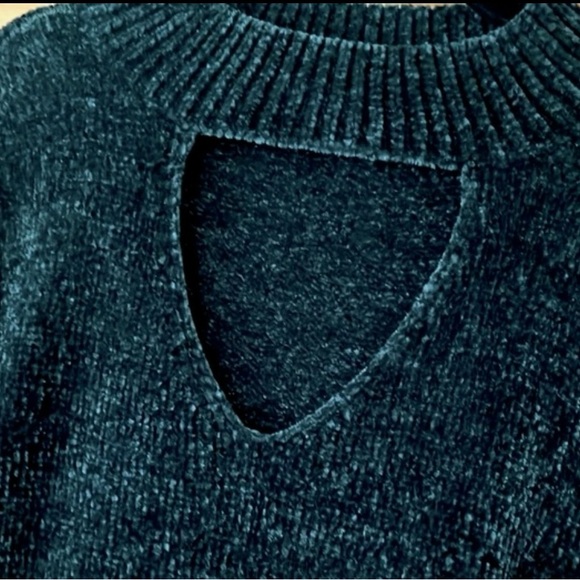 🌟HP🌟Charming Charlie Keyhole Sweater - Picture 3 of 6